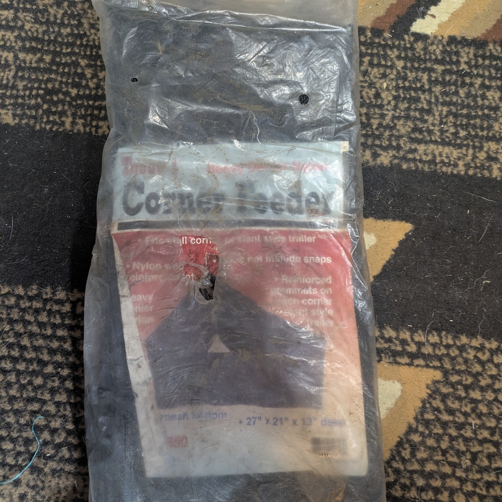 Trailer Corner Feeder